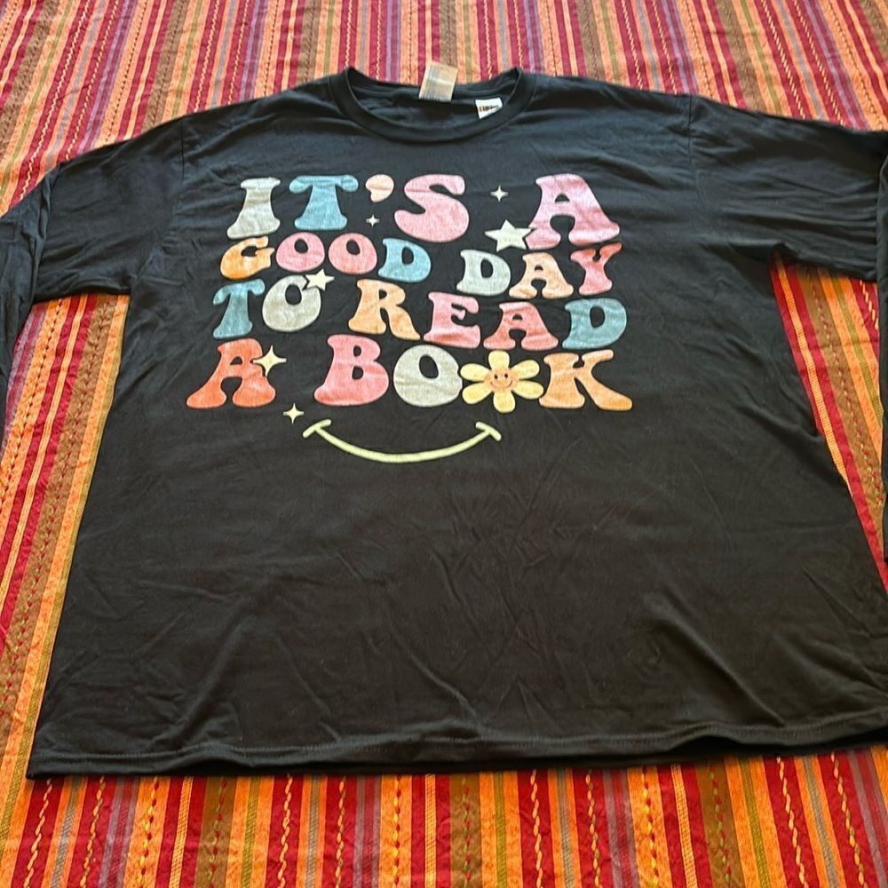 It’s a good day to read a book t-shirt size L